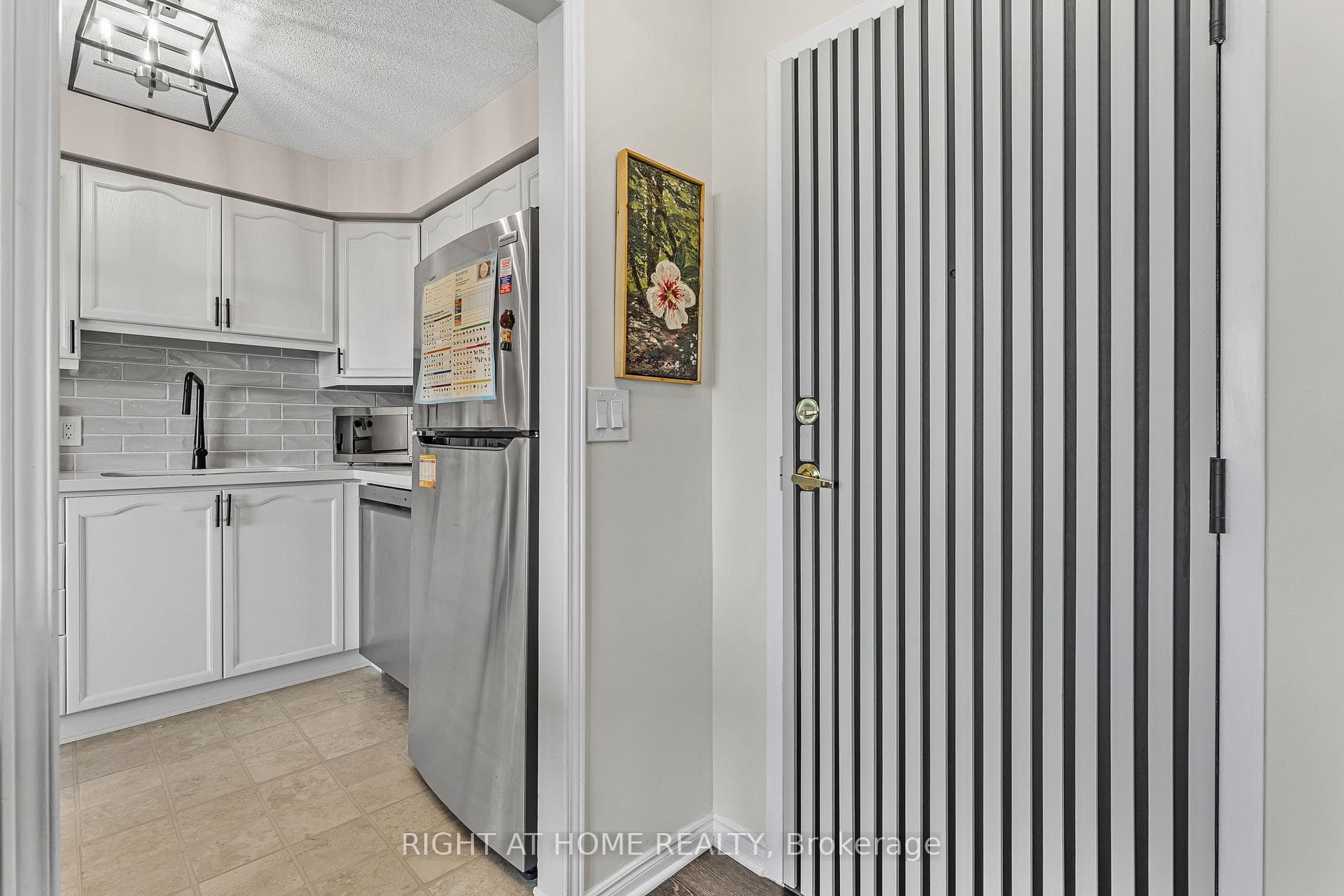 81 Scott Street Unit 707 photo 9
