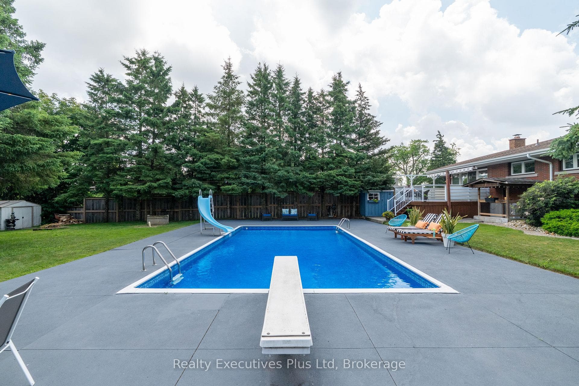 135 Cityview Drive photo 37