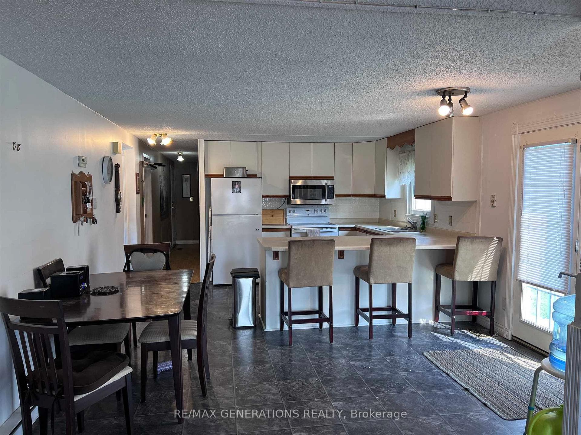 72 Jackson Crescent photo 6