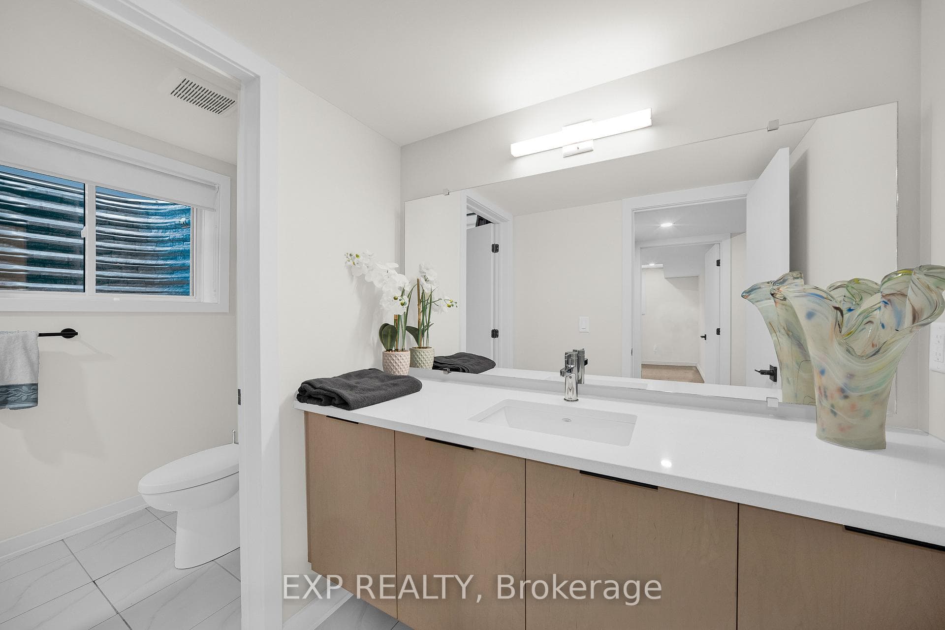 708 Wooler Place photo 32