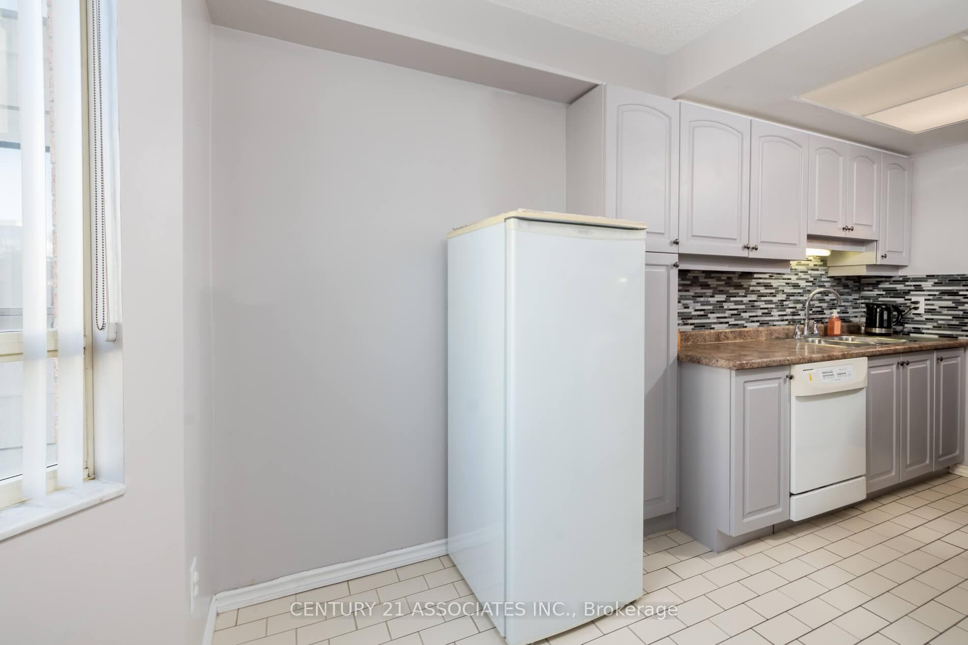 5 Lisa Street Unit 605 photo 17