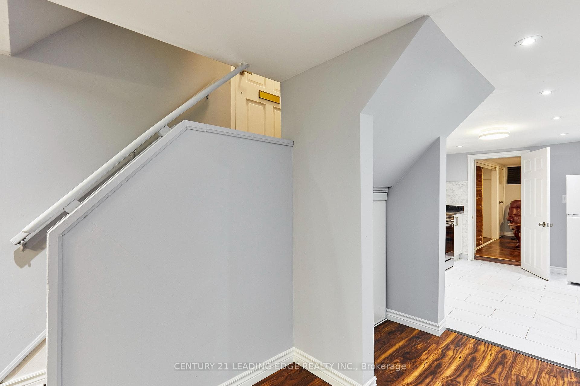 16 McCowan Road photo 27