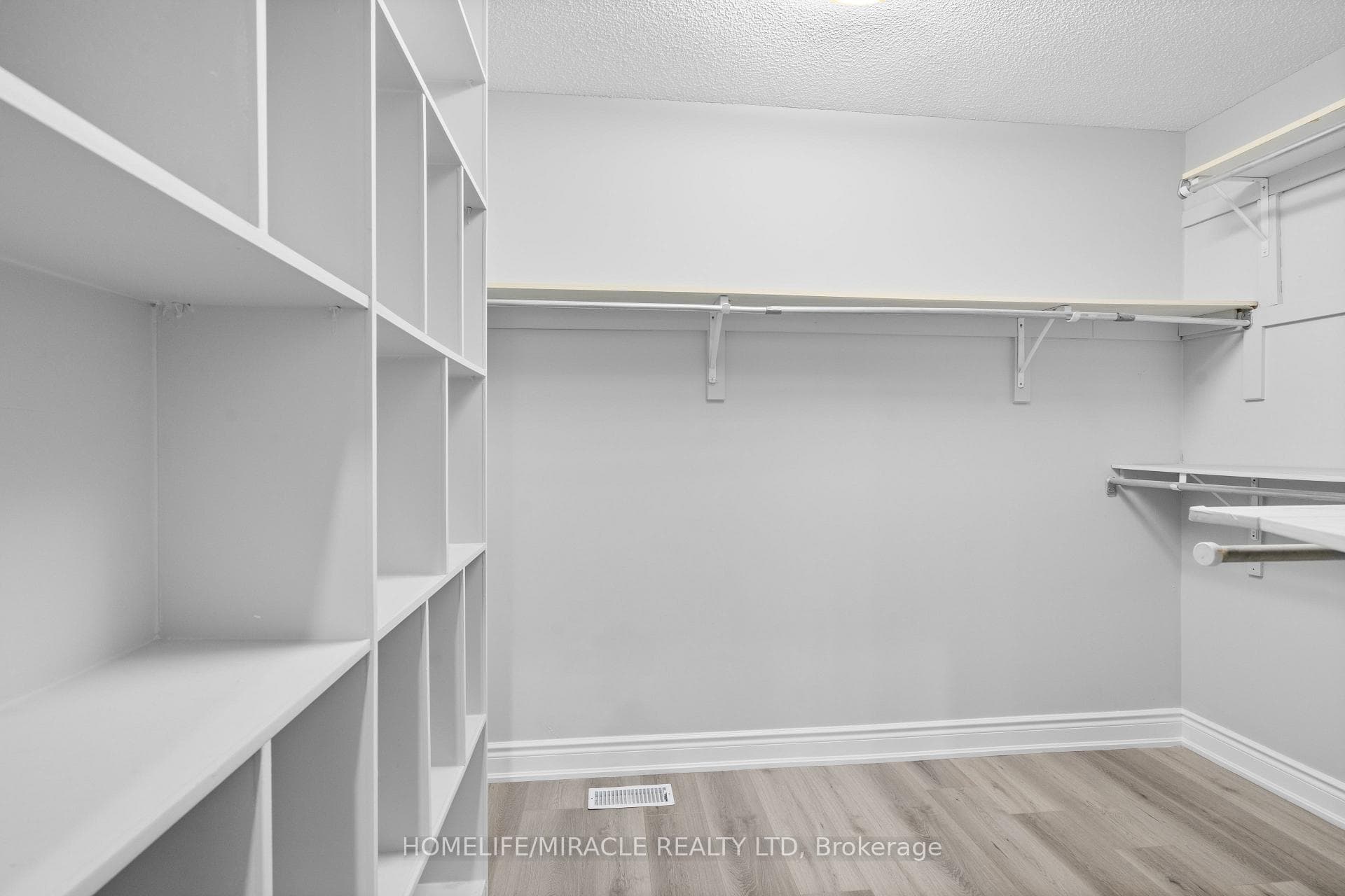 112 Brisdale Drive photo 29