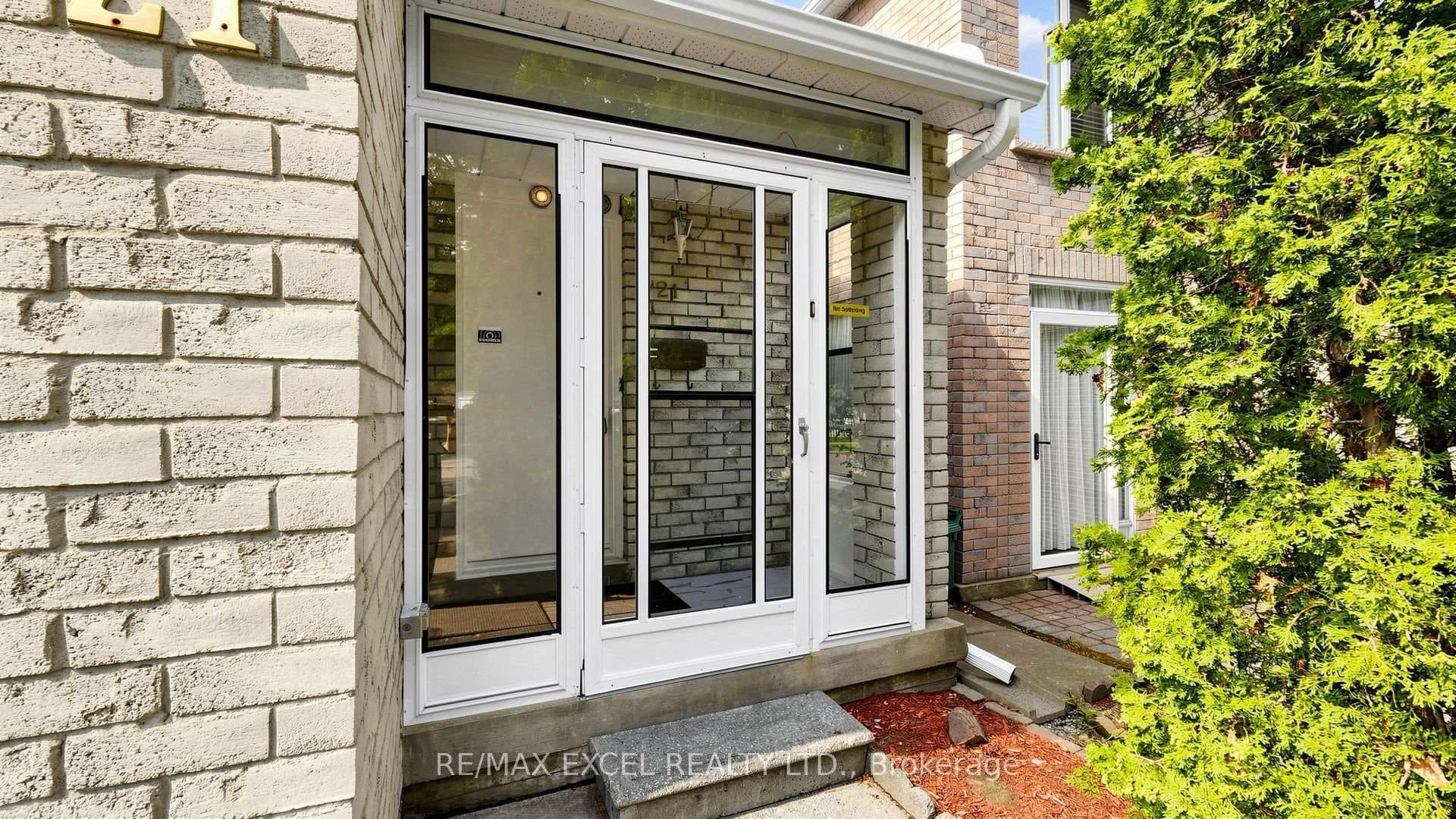Enclosed Porch Area