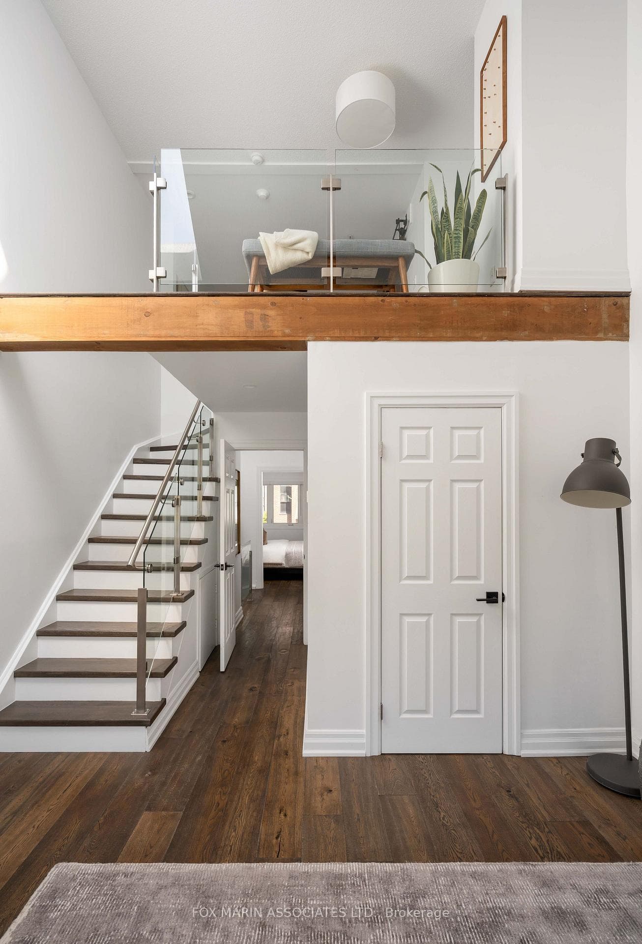 588 Wellington Street photo 35