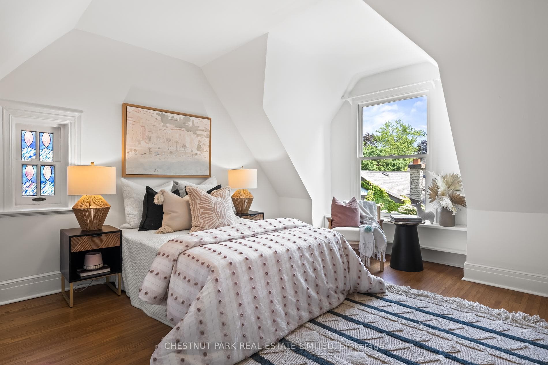 Third floor bedroom & tall ceilings
