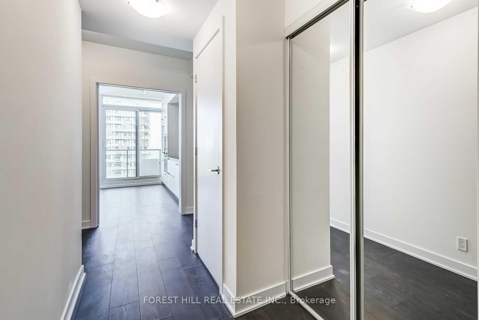 2221 Yonge Street Unit 5806 photo 7