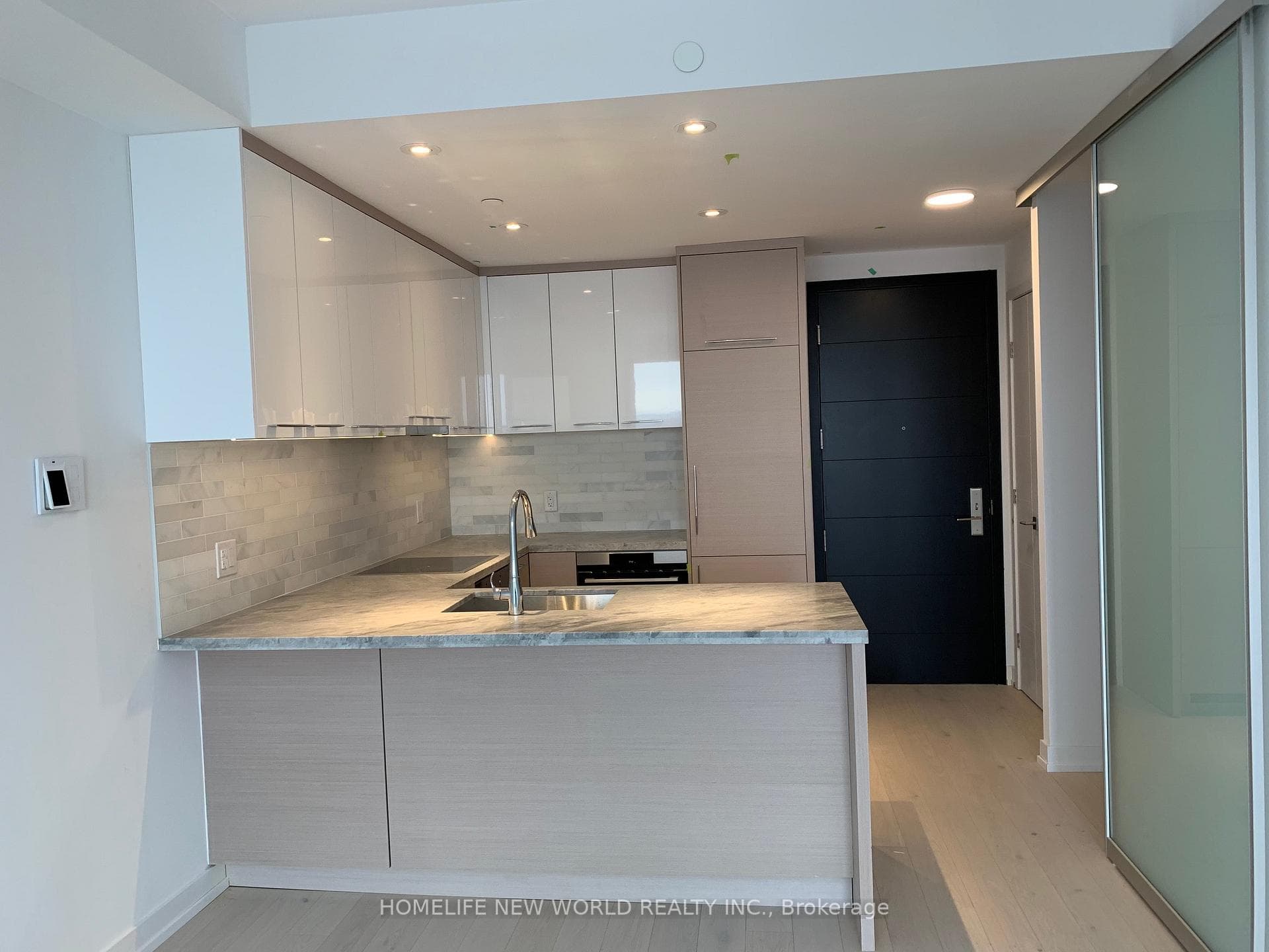 488 University Avenue Unit 3211 photo 2
