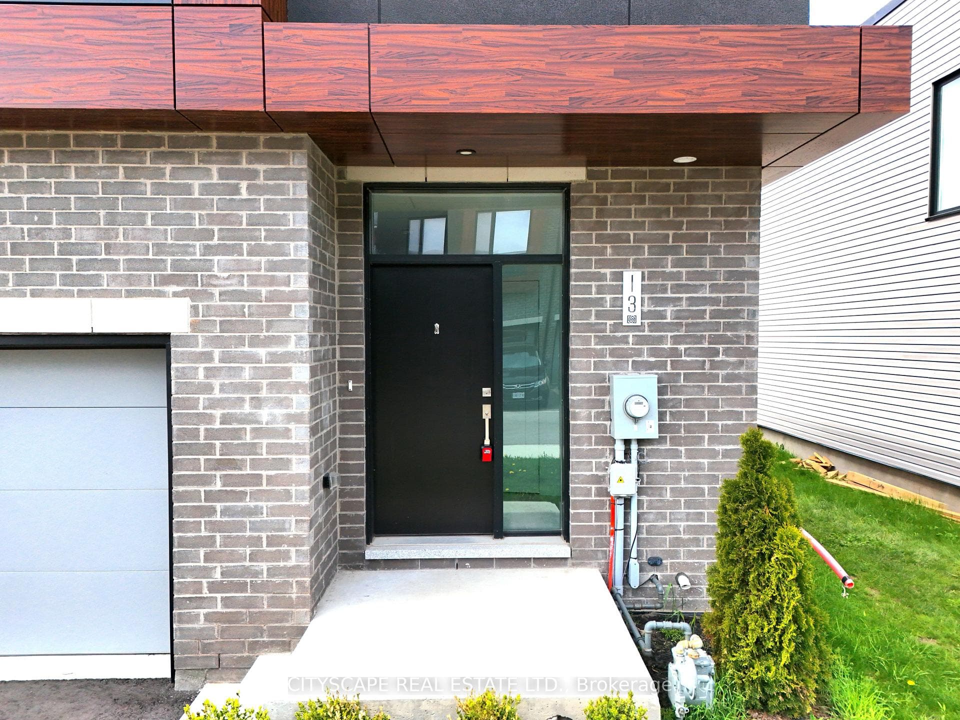 416 Dundas Street Unit 13 photo 4