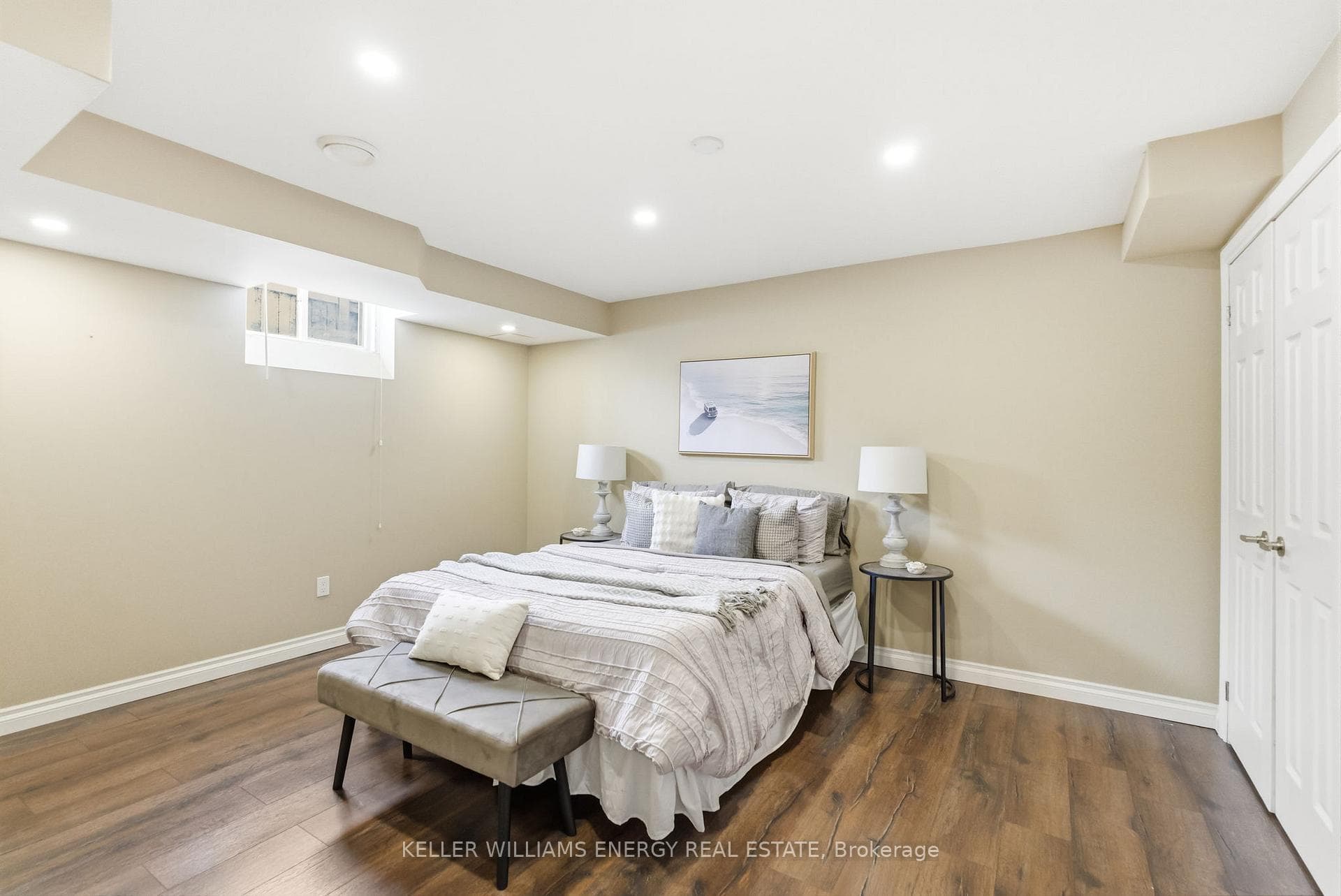 219 Crombie Street photo 42