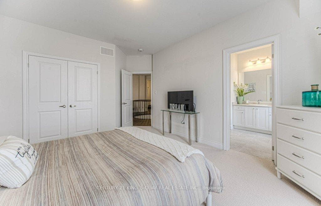 949 Pondcliffe Court photo 25