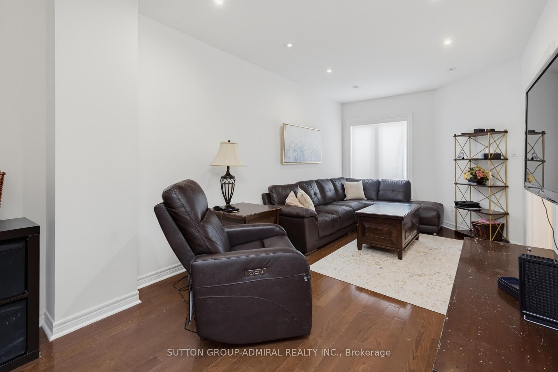 27 Pine Hollow Crescent photo 6