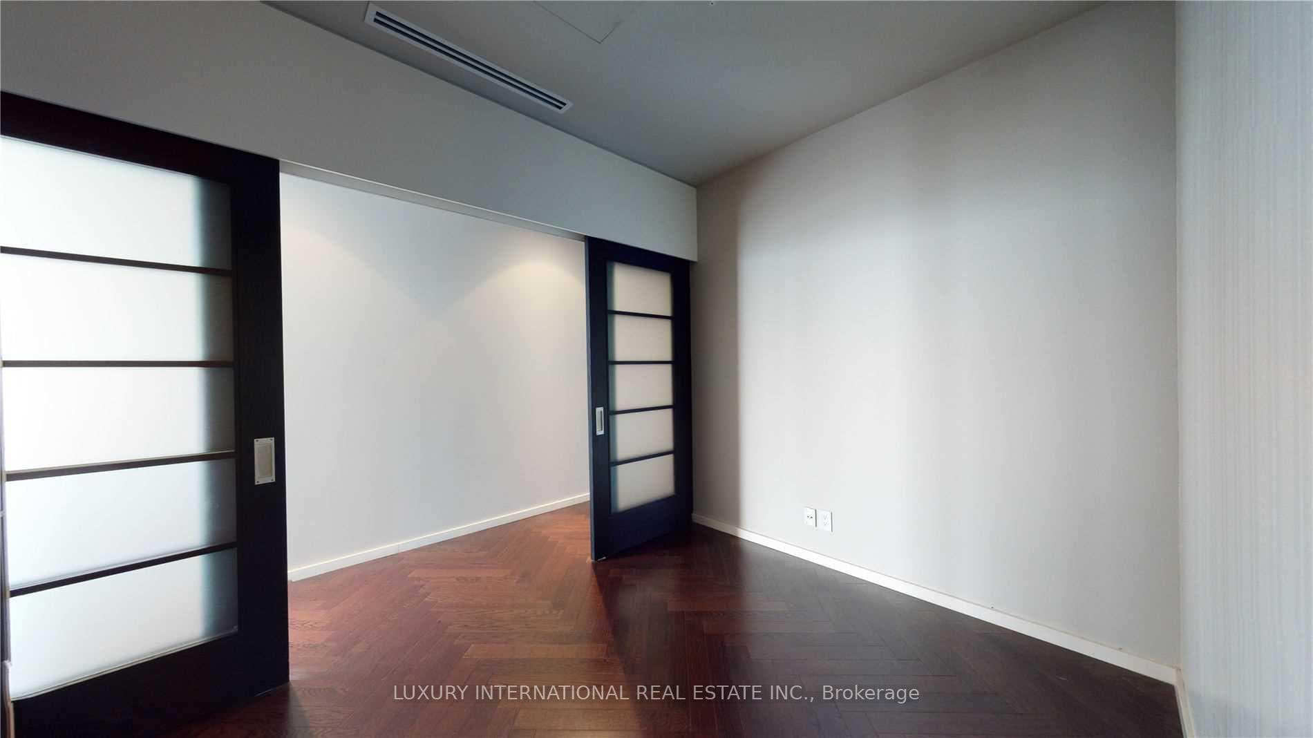 180 University Avenue Unit 5404 photo 18