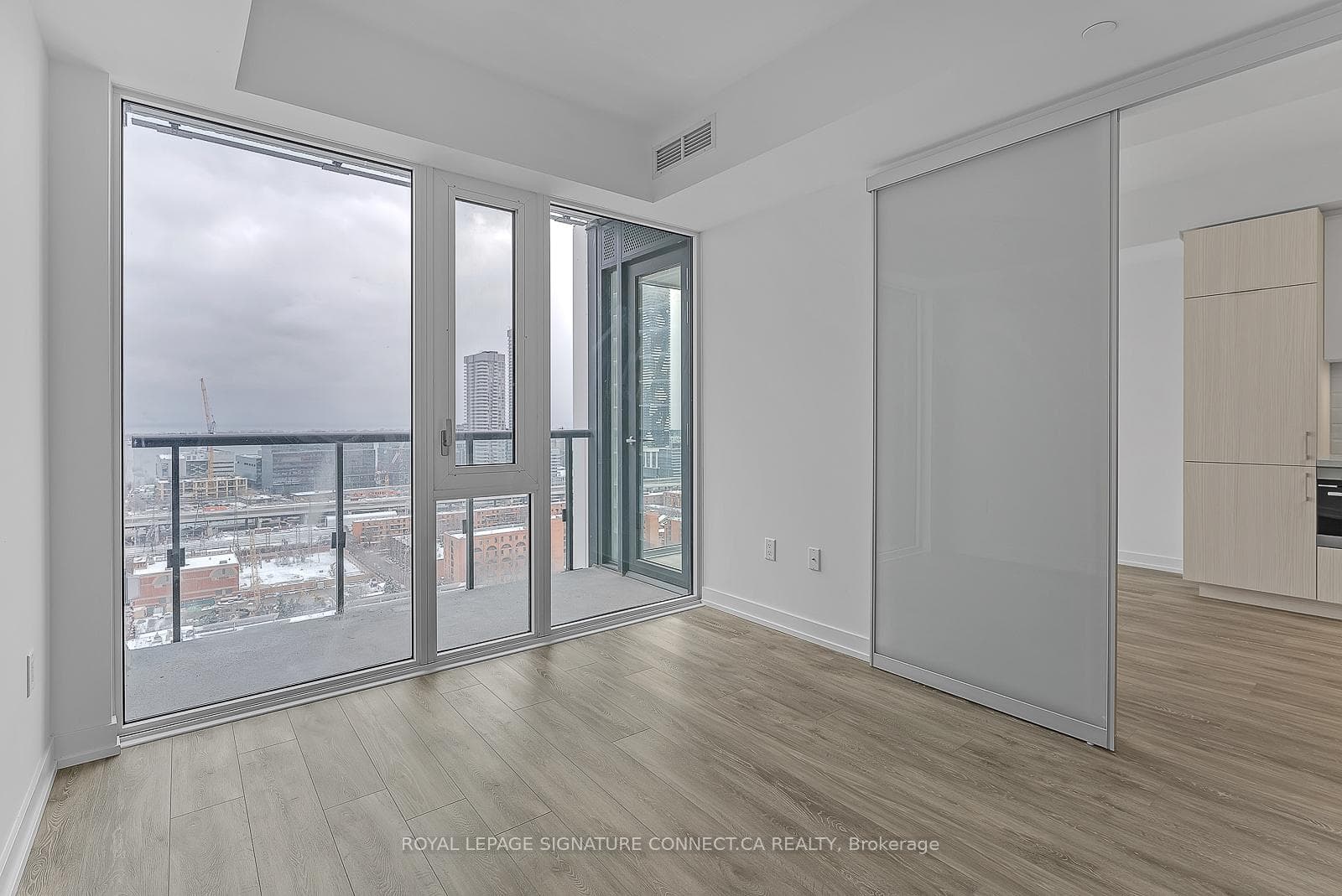 158 Front Street Unit 2112 photo 18