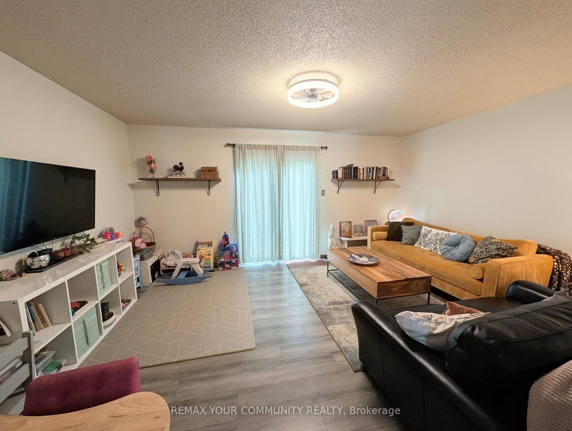 507 Pineview Gardens photo 10