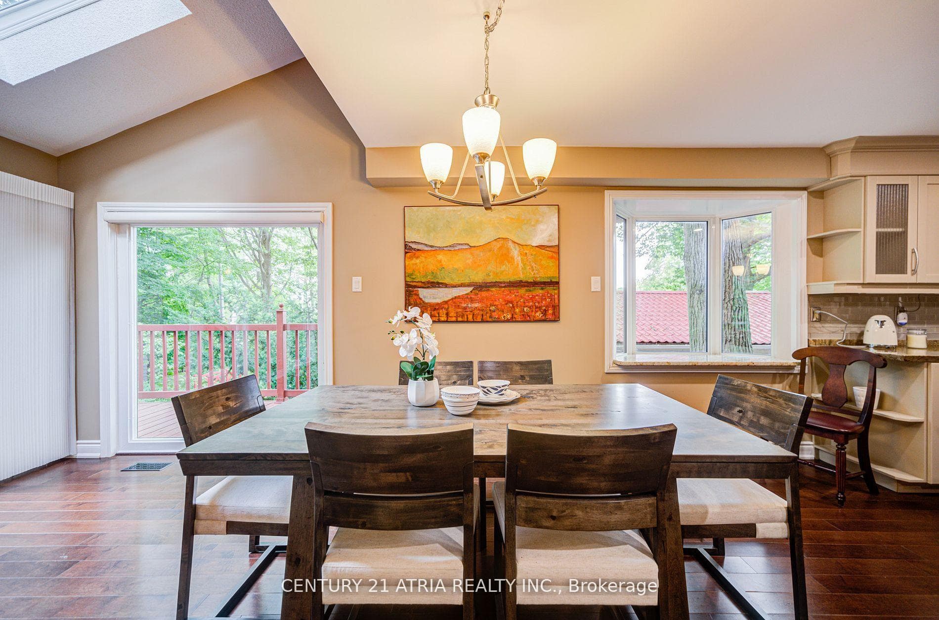 2671 Thickson Road photo 16