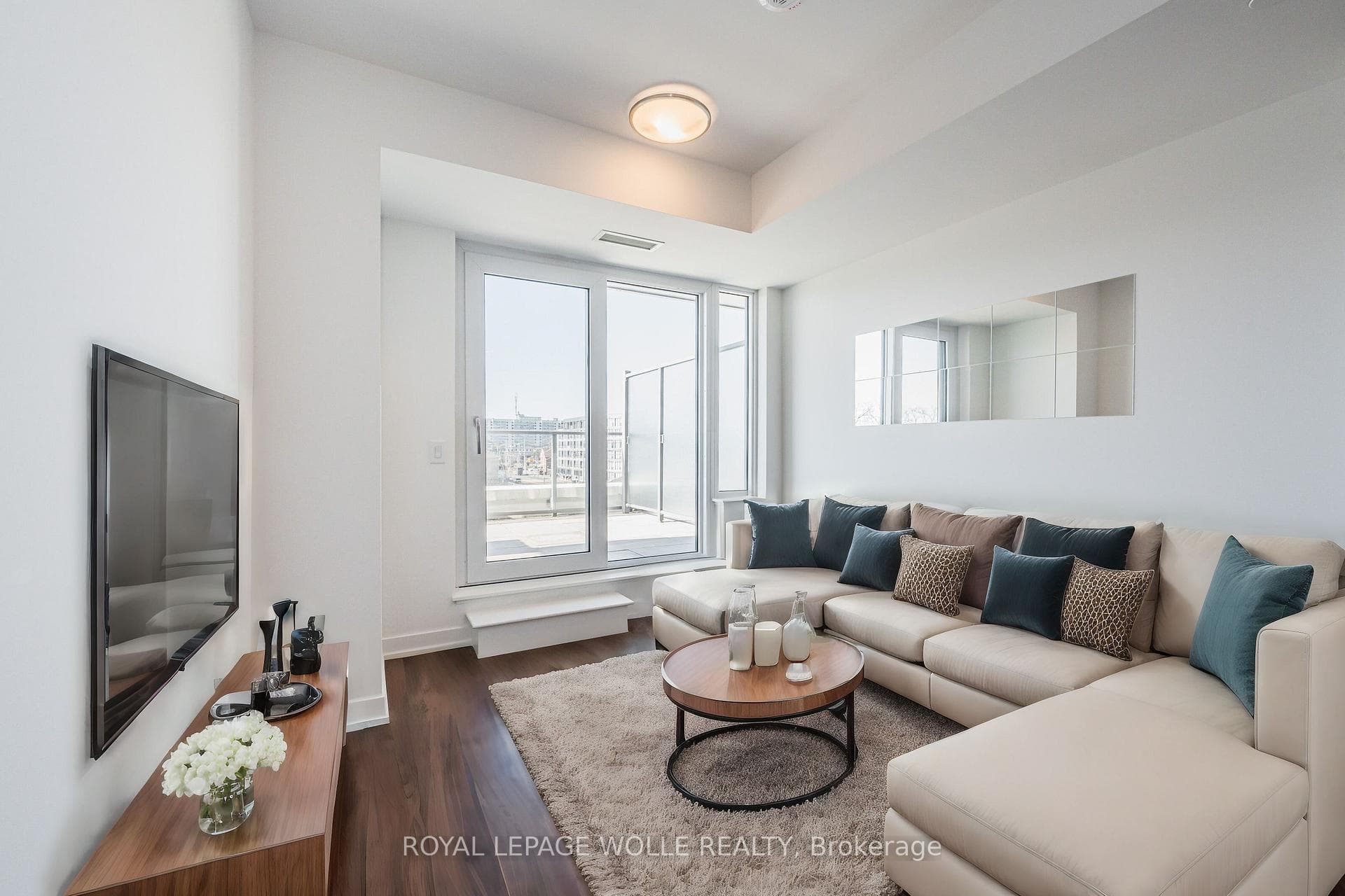 **VIRTUAL STAGING**