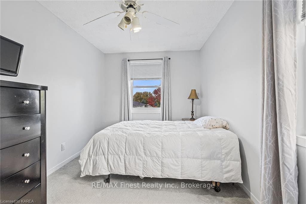 60 MCKEOWN Crescent photo 23