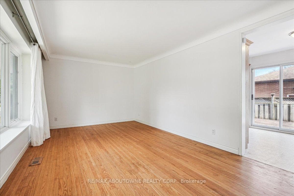5352 Spruce Avenue photo 3