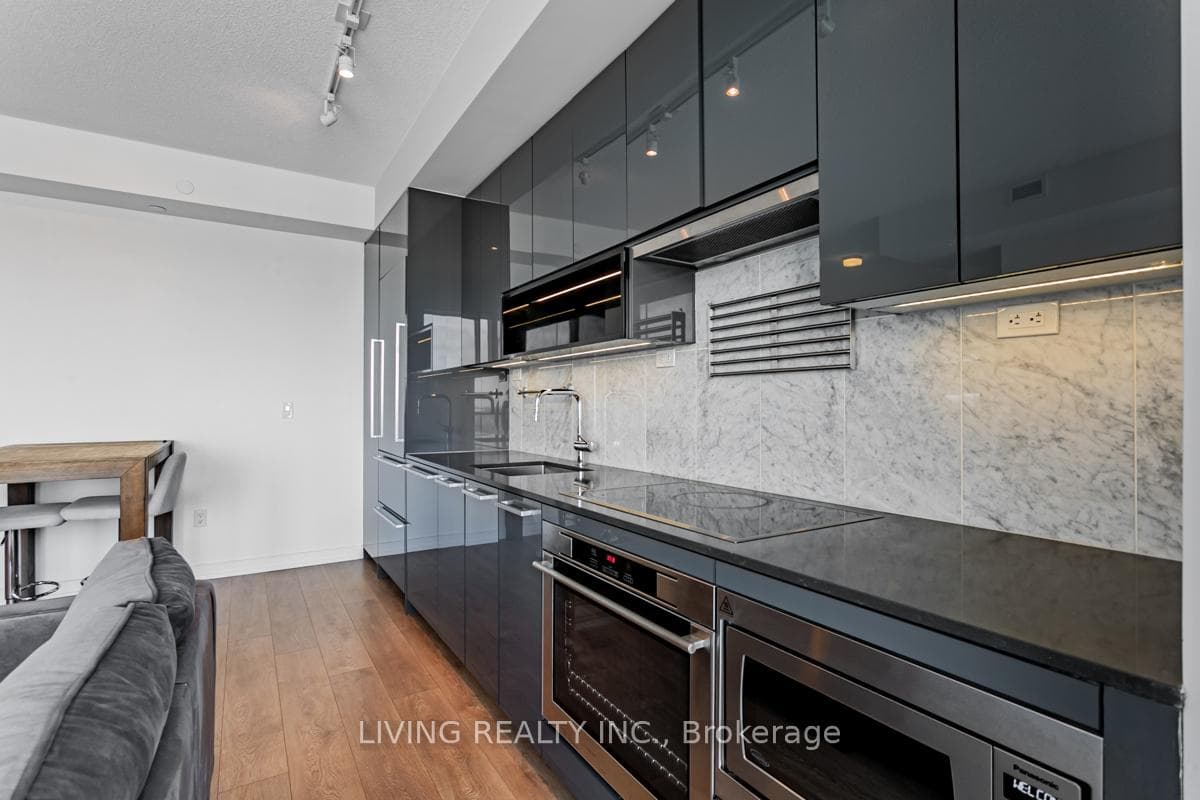 117 McMahon Drive Unit 2810 photo 16