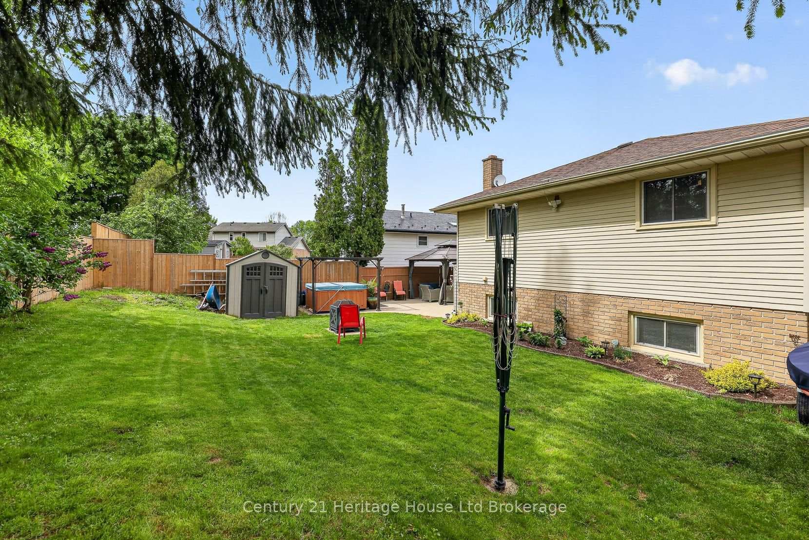 481 Ojibway Street photo 38