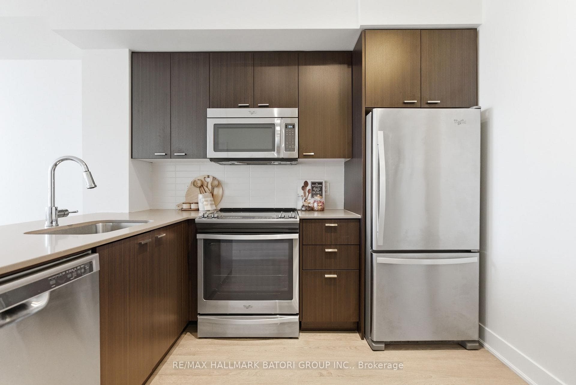 30 Roehampton Avenue Unit 706 photo 9