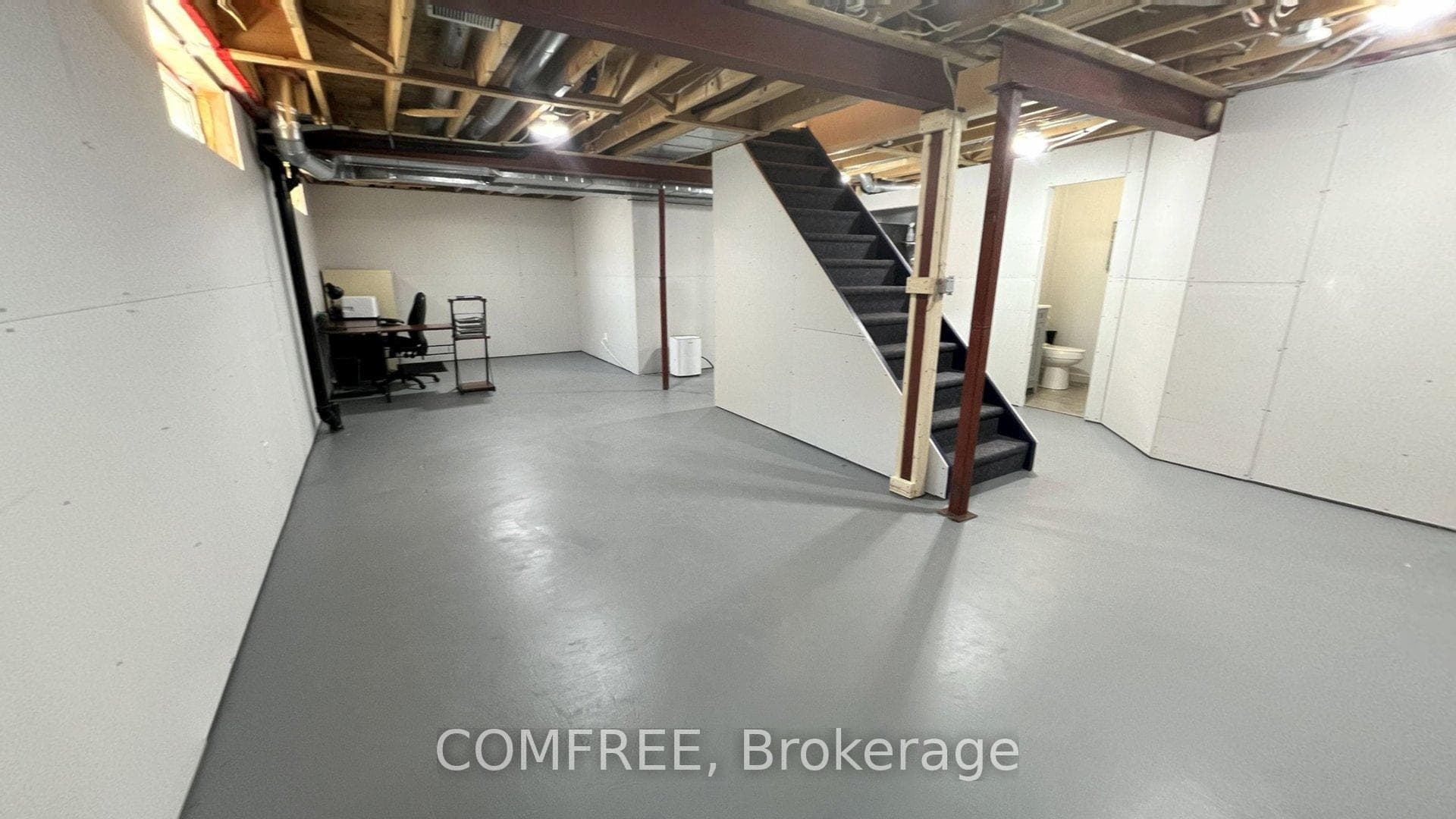 2093 Boake Street photo 21