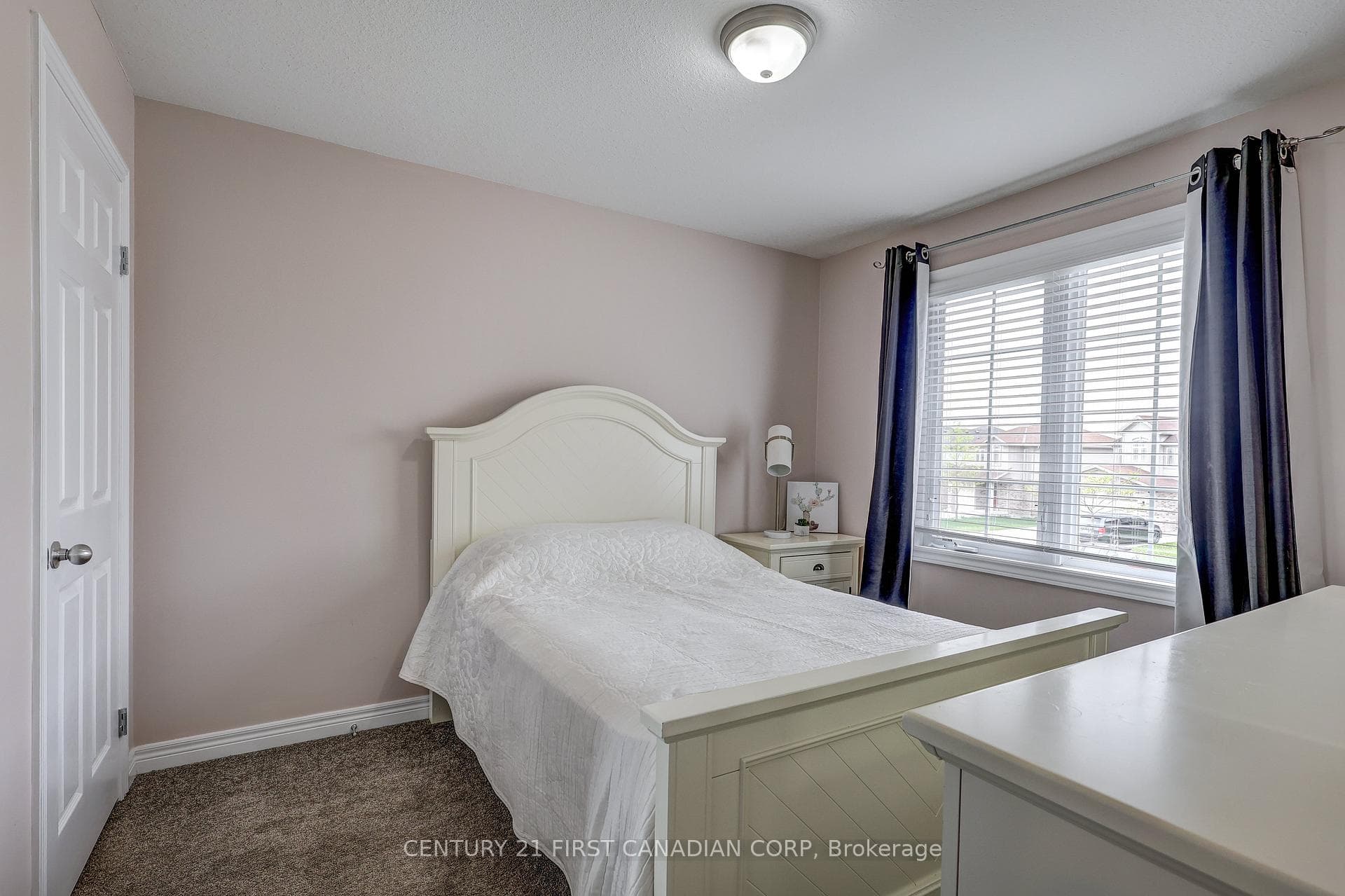 1558 Evans Boulevard photo 17