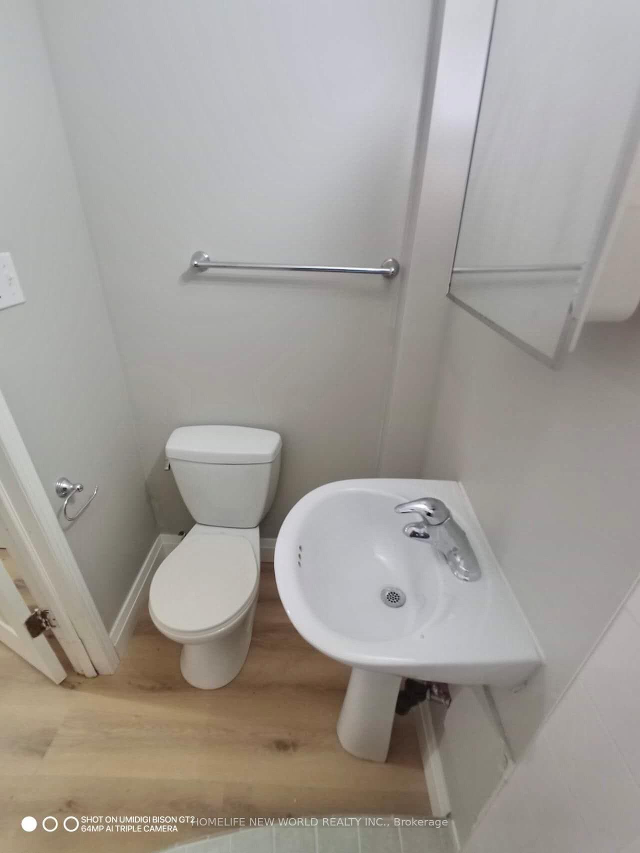 5975 Leeside Crescent Unit Lower photo 12