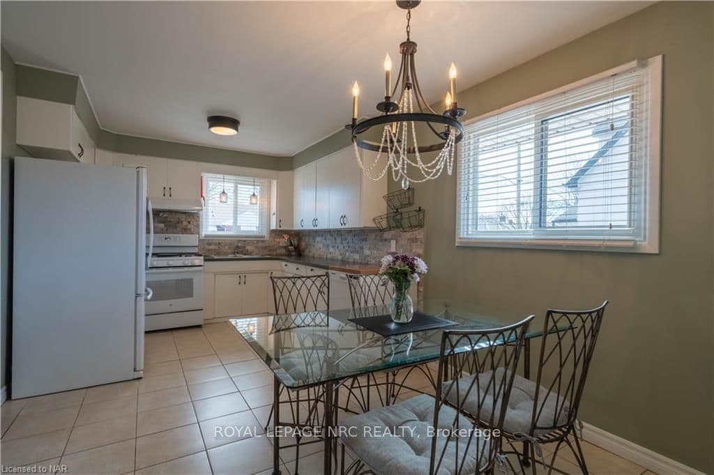 Eat-in Kitchen