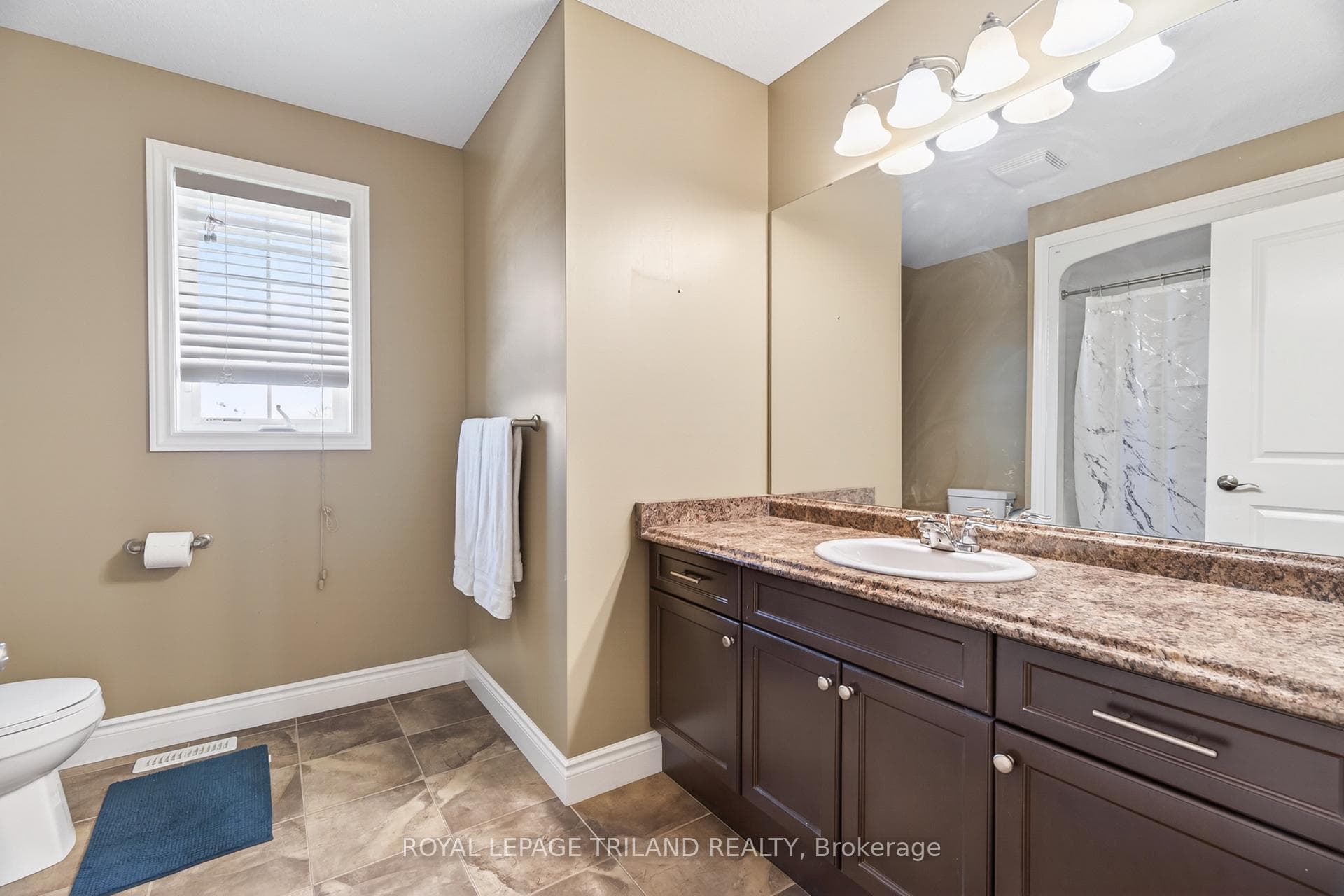 40 FIELDSTONE Crescent photo 20