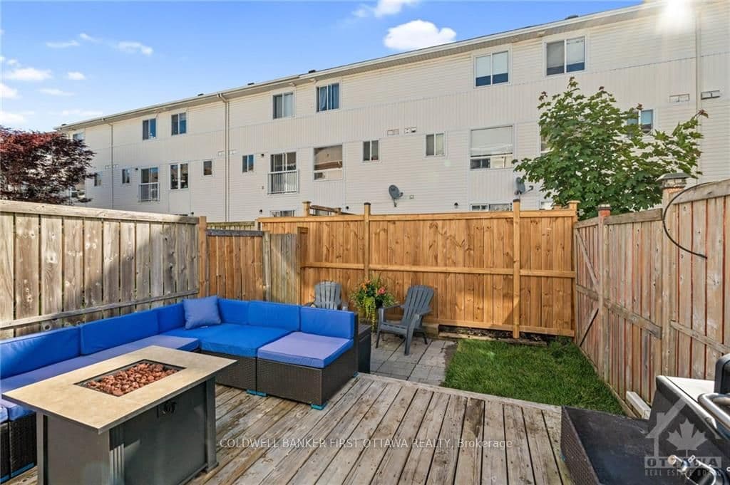 474 SEYTON Drive photo 24