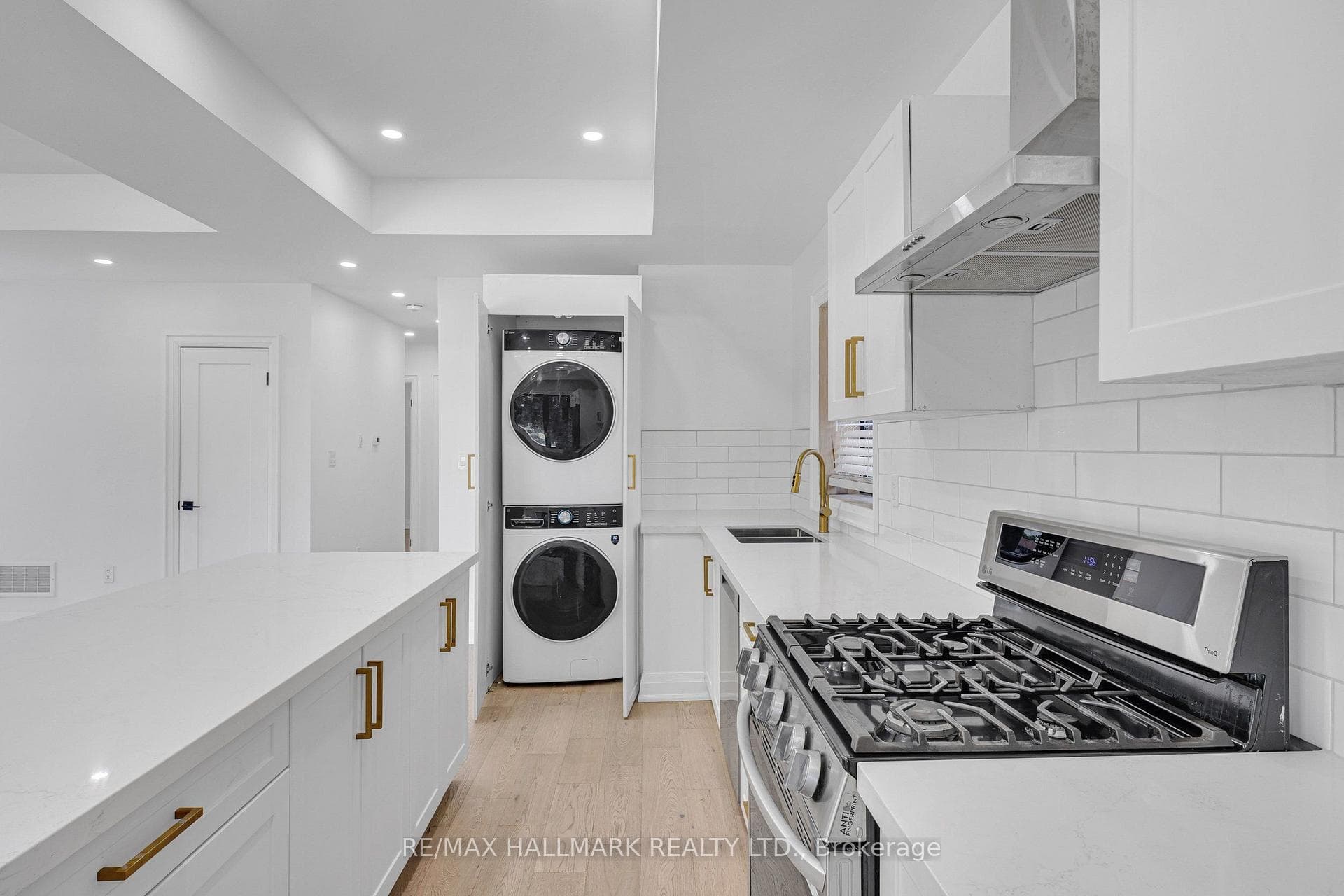978 Midland Avenue photo 17