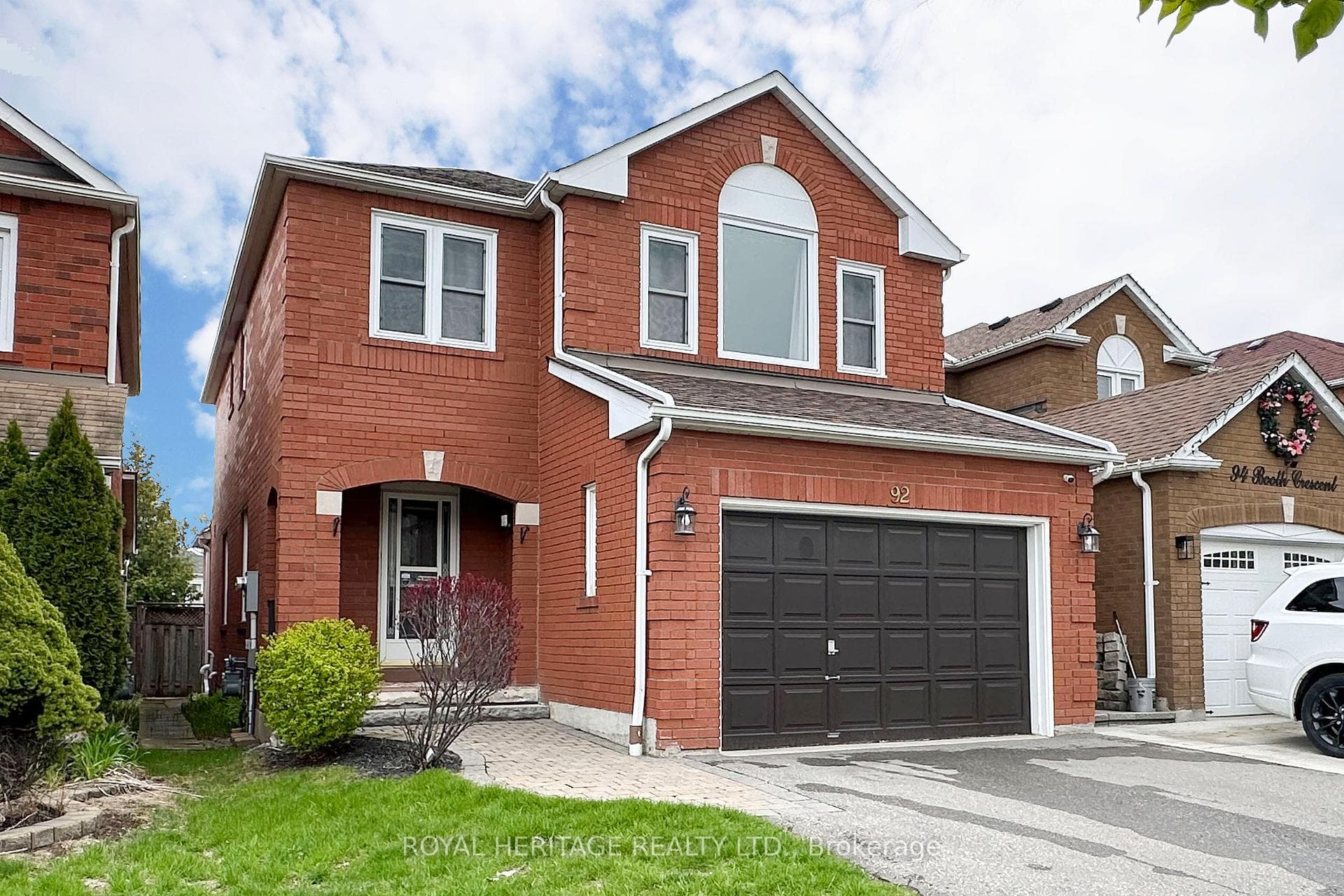 92 Booth Crescent photo 2