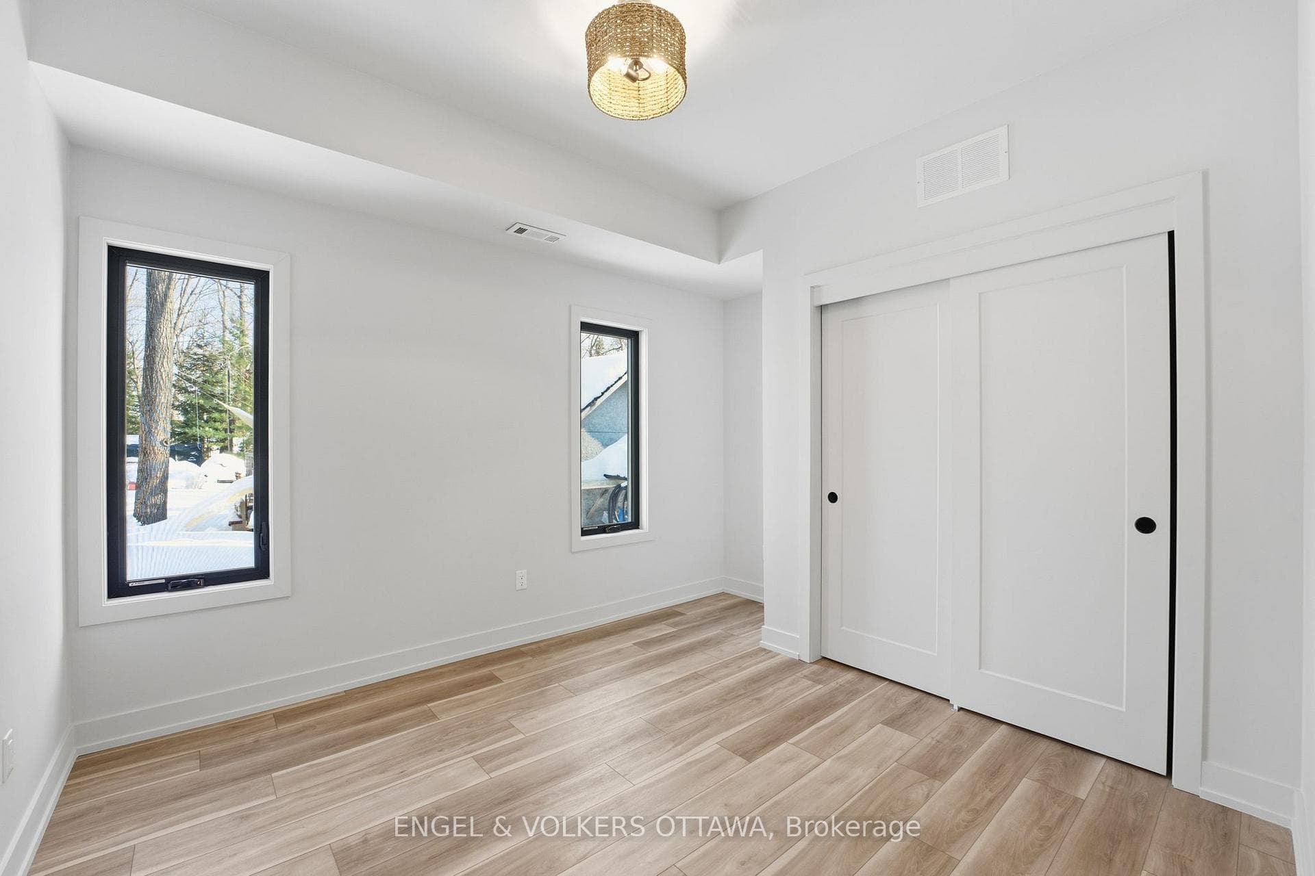 557 Bayview Drive photo 24