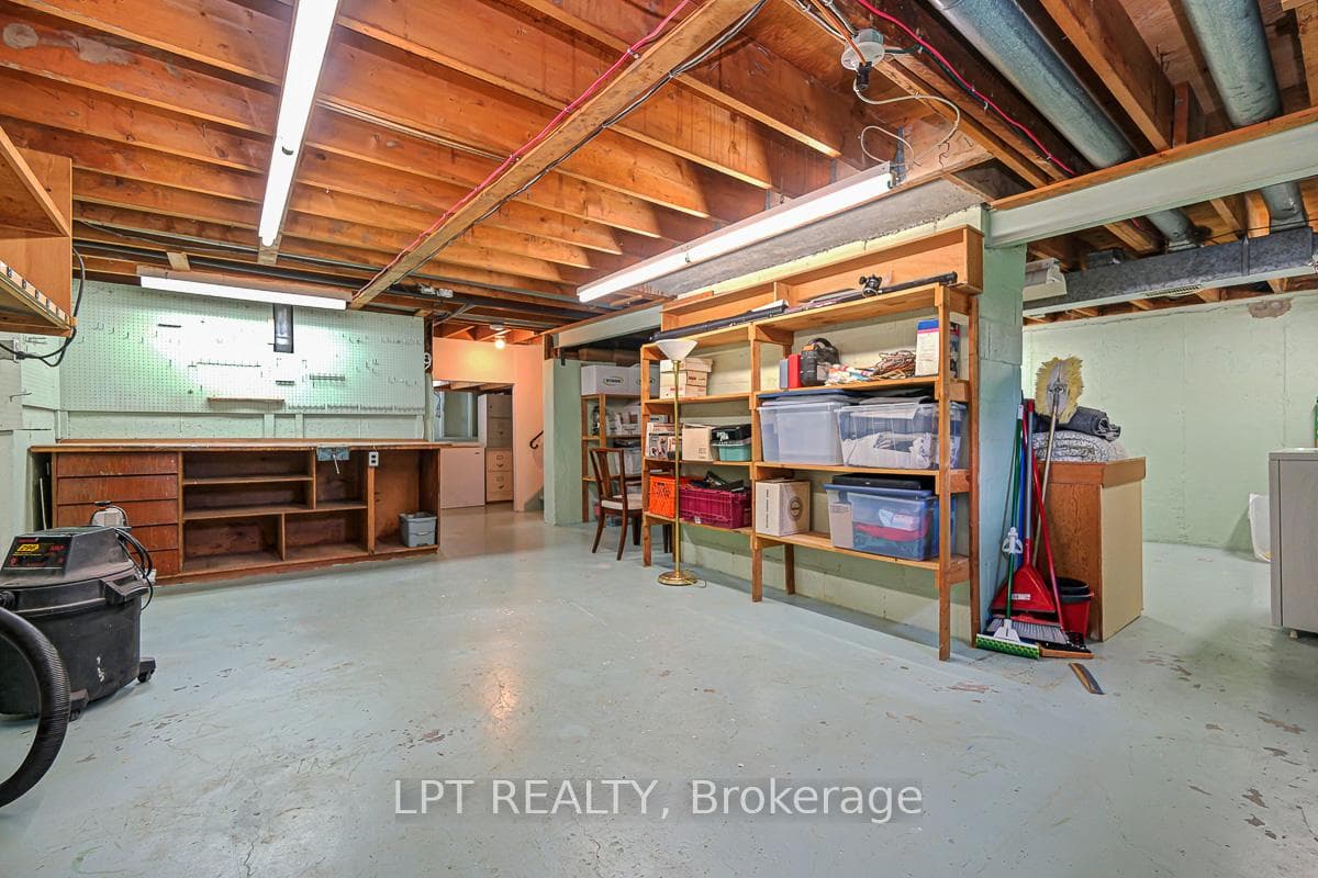 1772 Dunkirk Crescent photo 36
