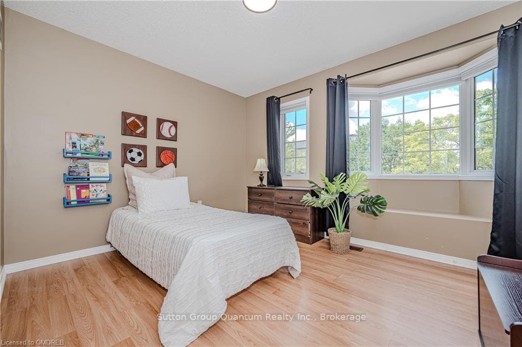 214 HAMPSHIRE Way photo 15