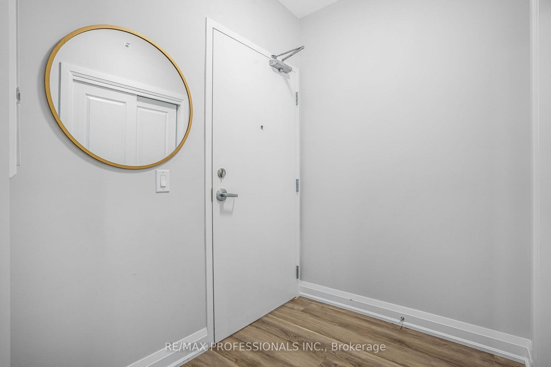 120 Summersides Boulevard Unit 303 photo 2