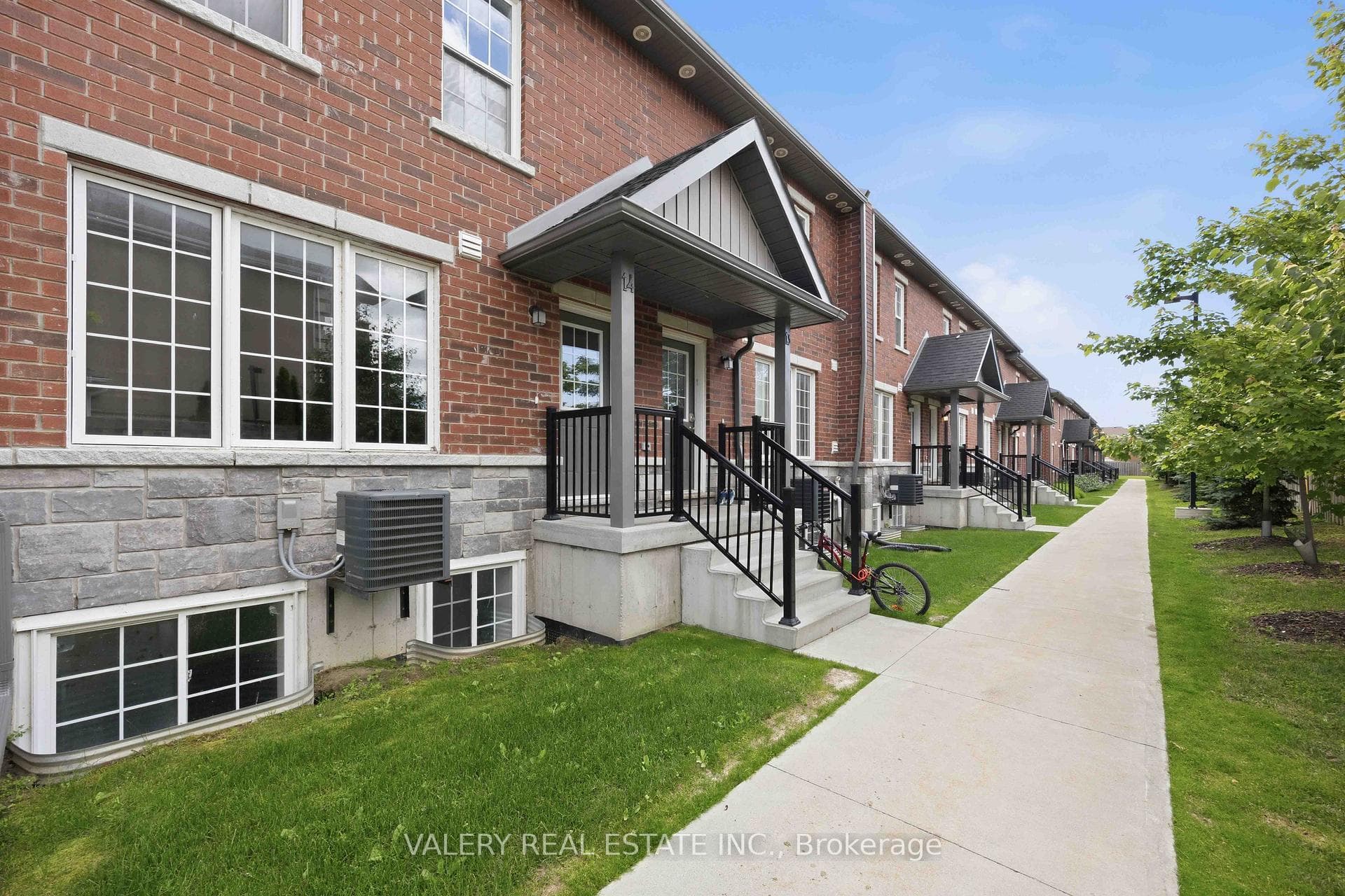 250 Penetanguishene Road Unit 14 photo 3