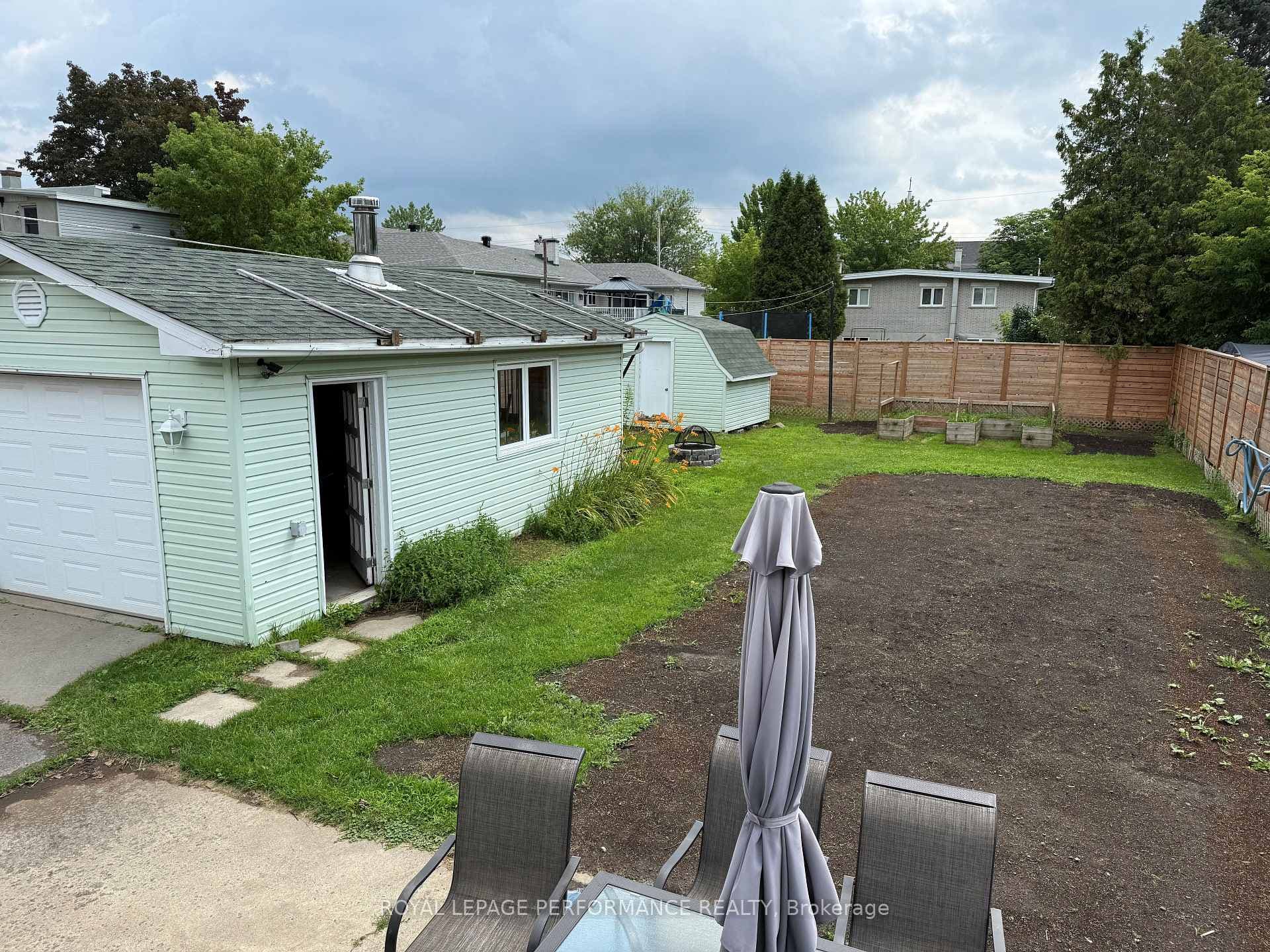 423 Champlain Street photo 4