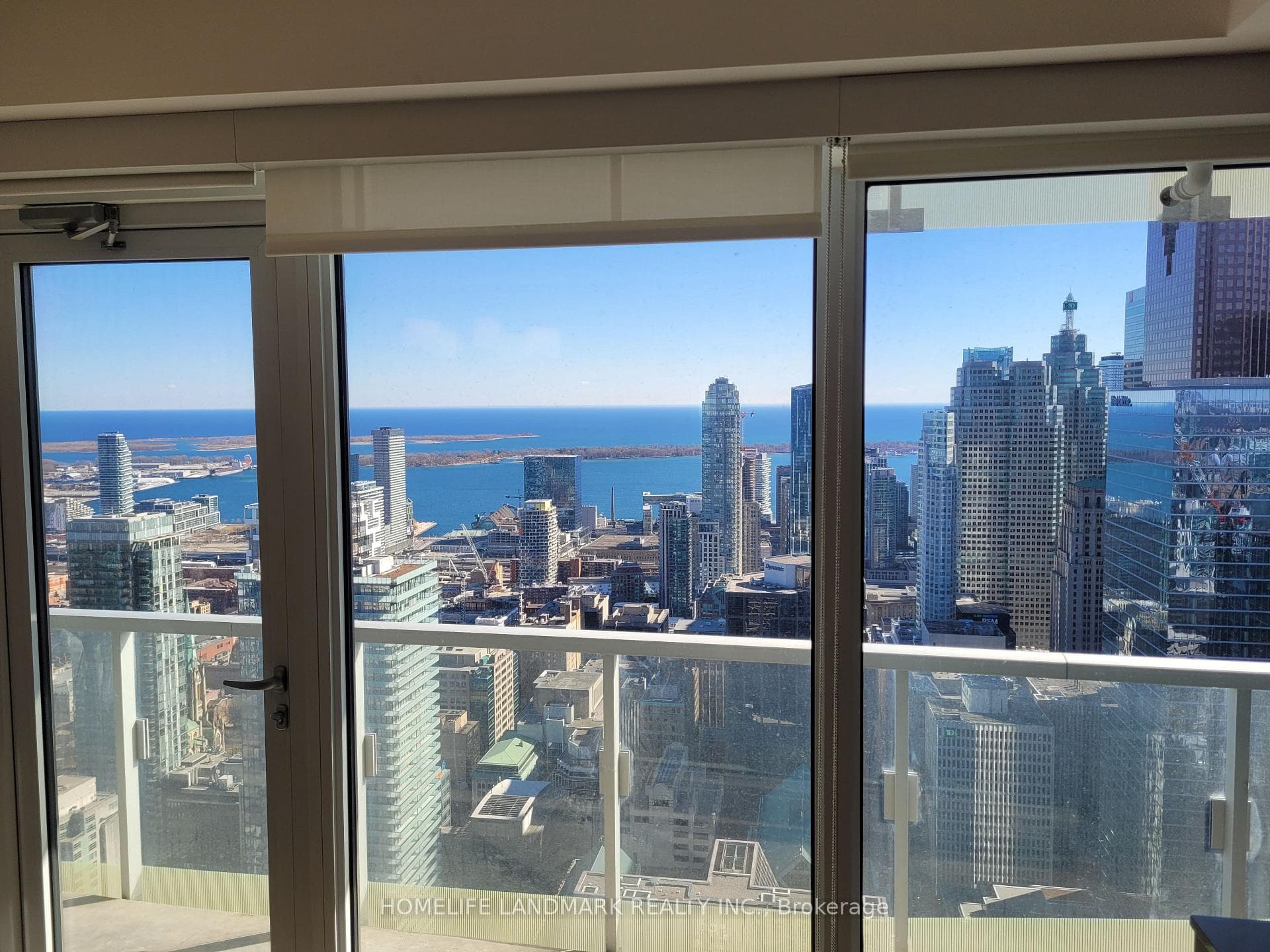 197 Yonge Street Unit 5508 photo 3