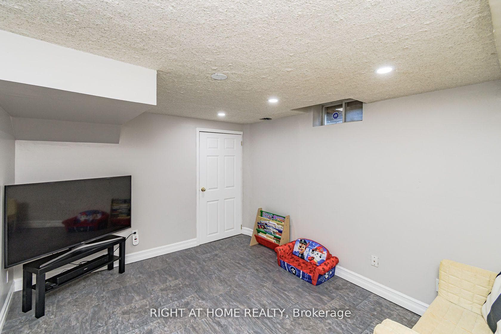 2084 White Dove Circle photo 28