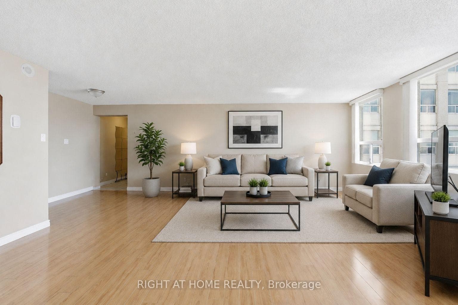 3650 Kaneff Crescent Unit 2507 photo 7