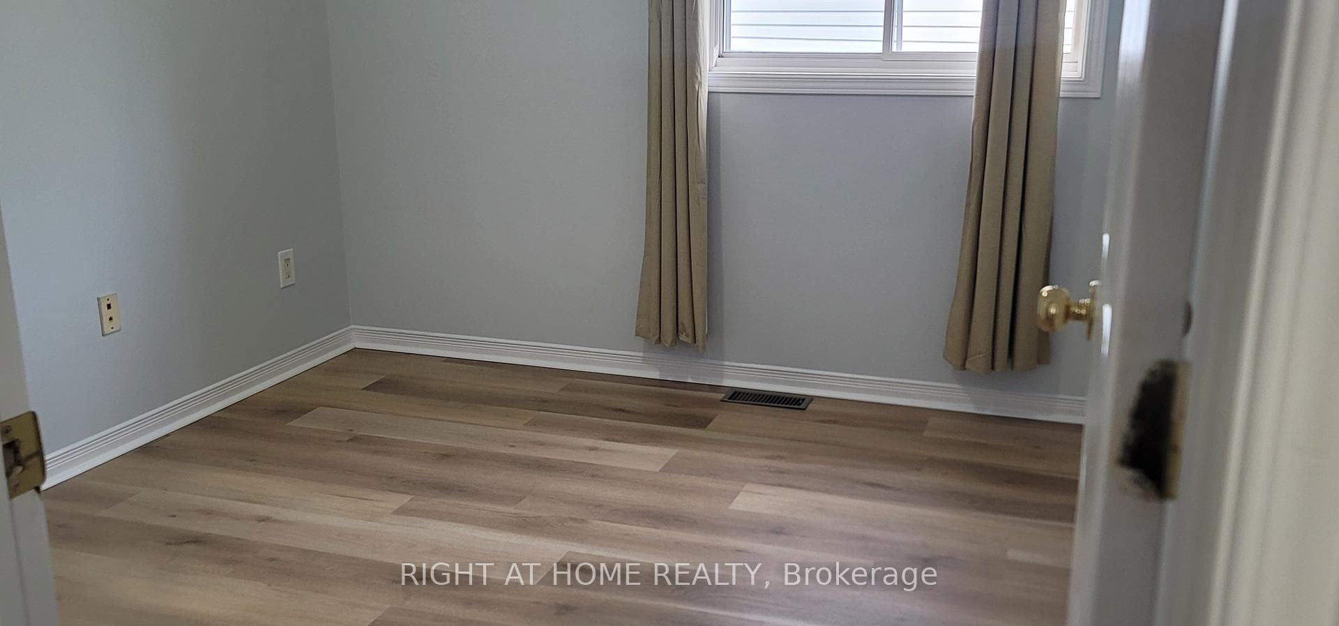 50 Trump Avenue photo 23
