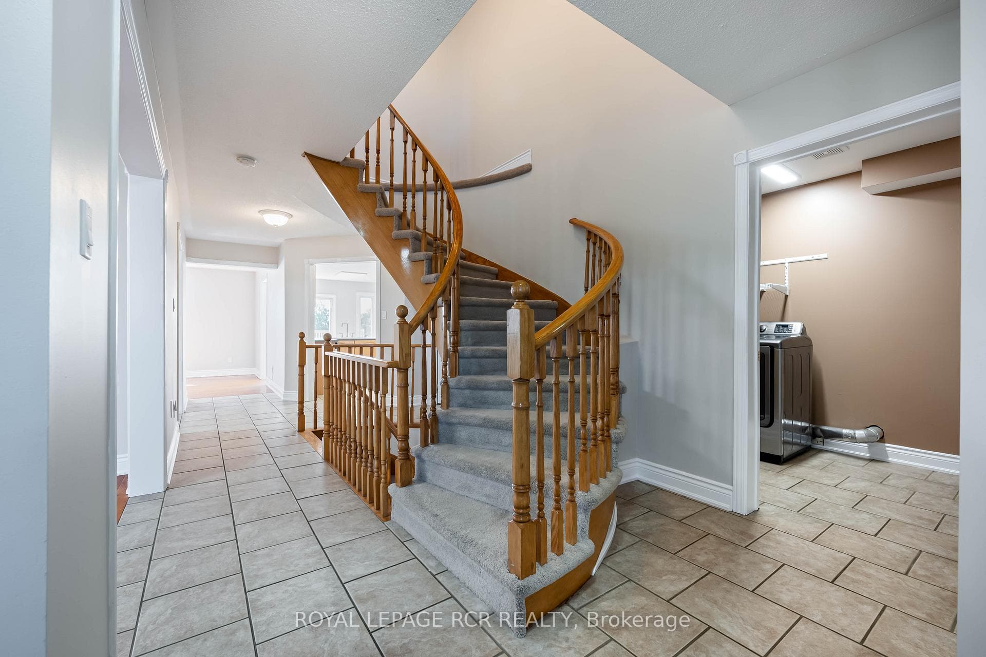 367 Marshall Crescent photo 4