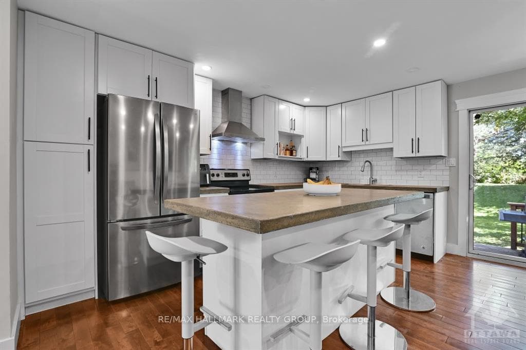 72 GLAMORGAN Drive photo 4