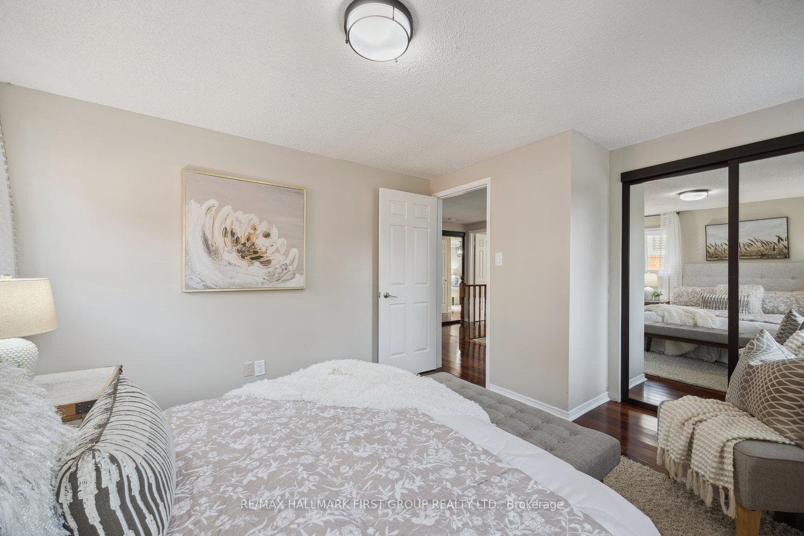 579 Sheppard Avenue photo 24
