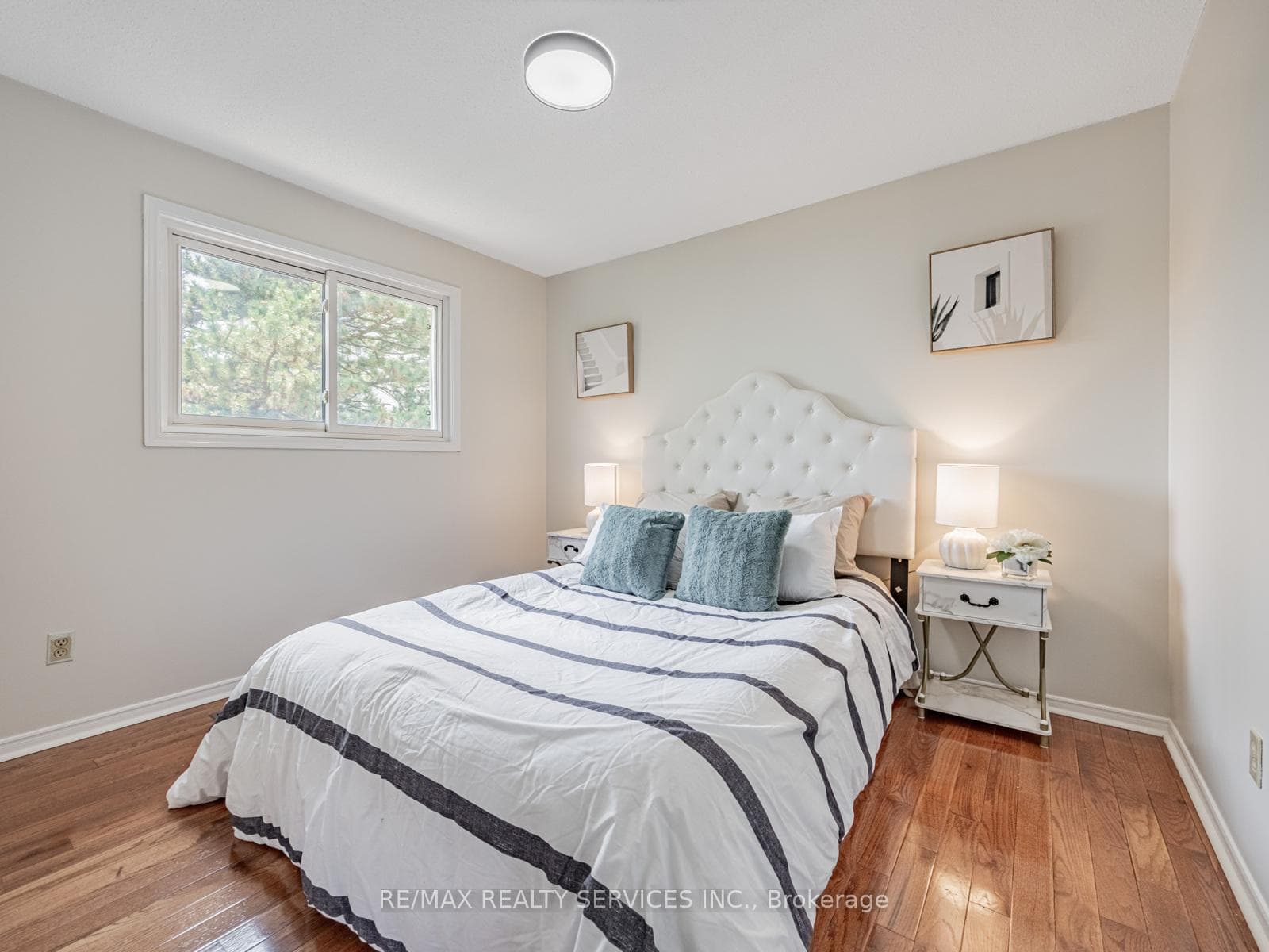 9 Garview Court photo 25