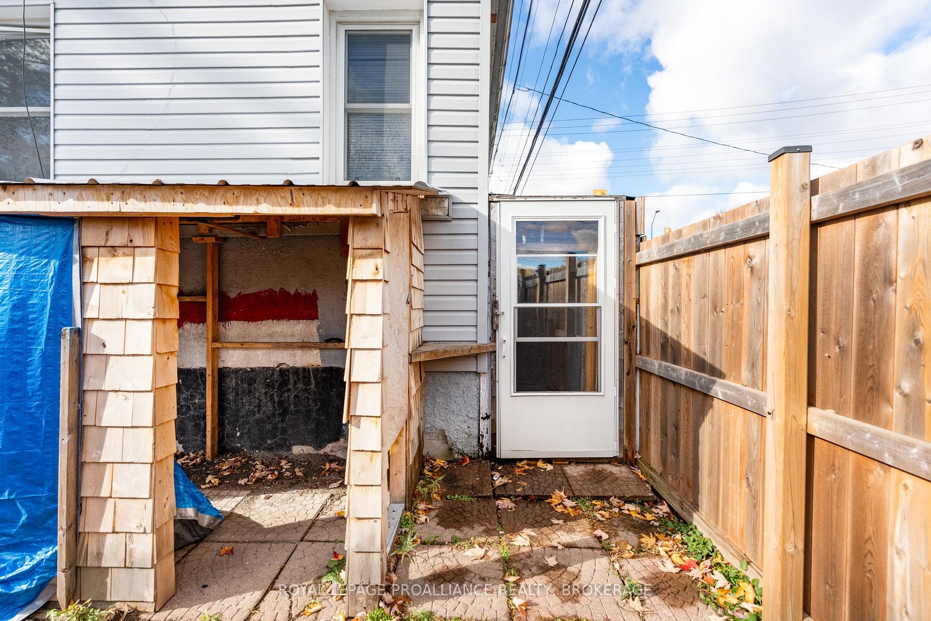 545 Macdonnell Street photo 43