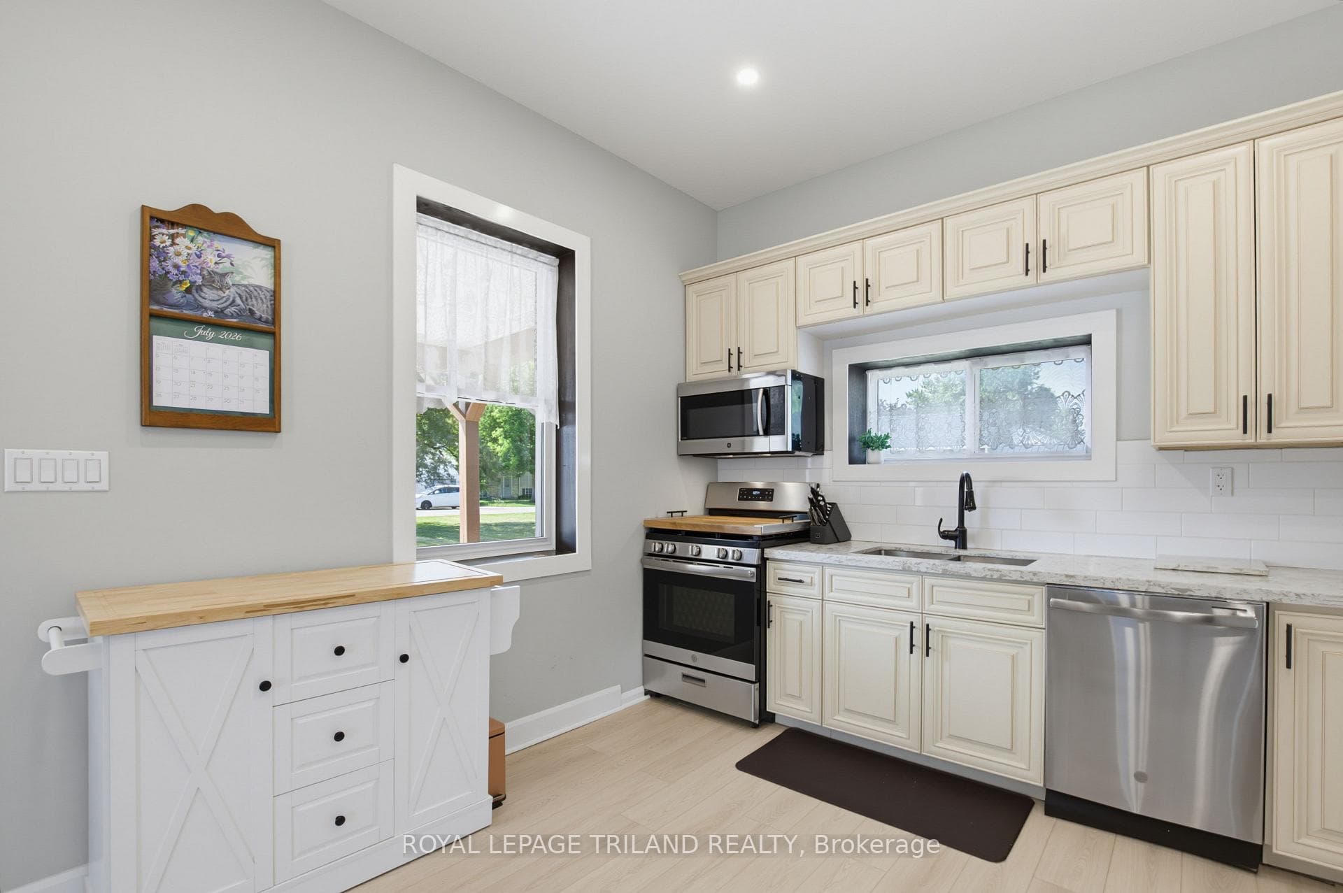260 Graham Street photo 16